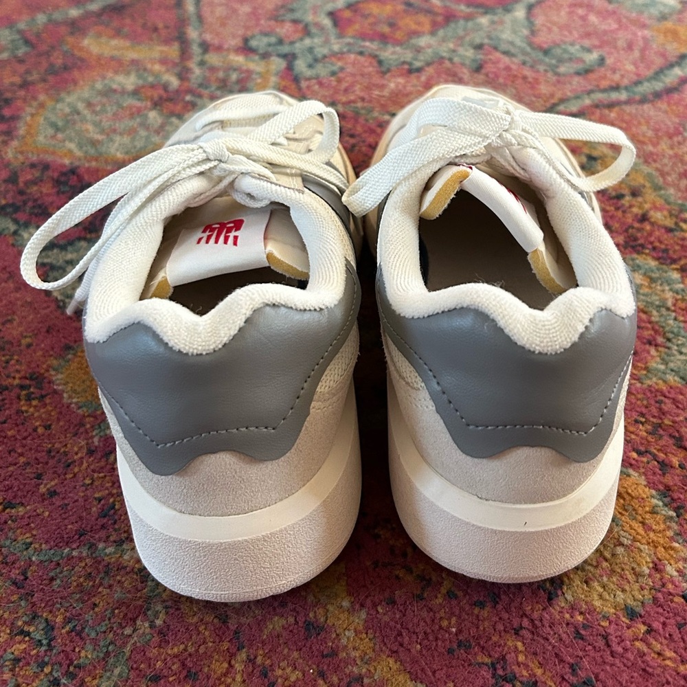 New Balance | Women’s Cream/Grey CT 302 Lace Up Sneakers Women’s size 7.5 Mens 6 - Picture 11 of 16